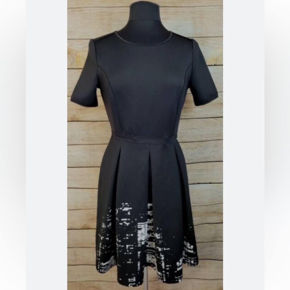 Elie Tahari Black Dress with White Cityscape design
